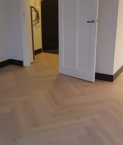 Eiken visgraatvloer op begane grond